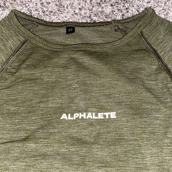 Alphalete Amplify Seamless Longsleeve in Green - Picture 3 of 5